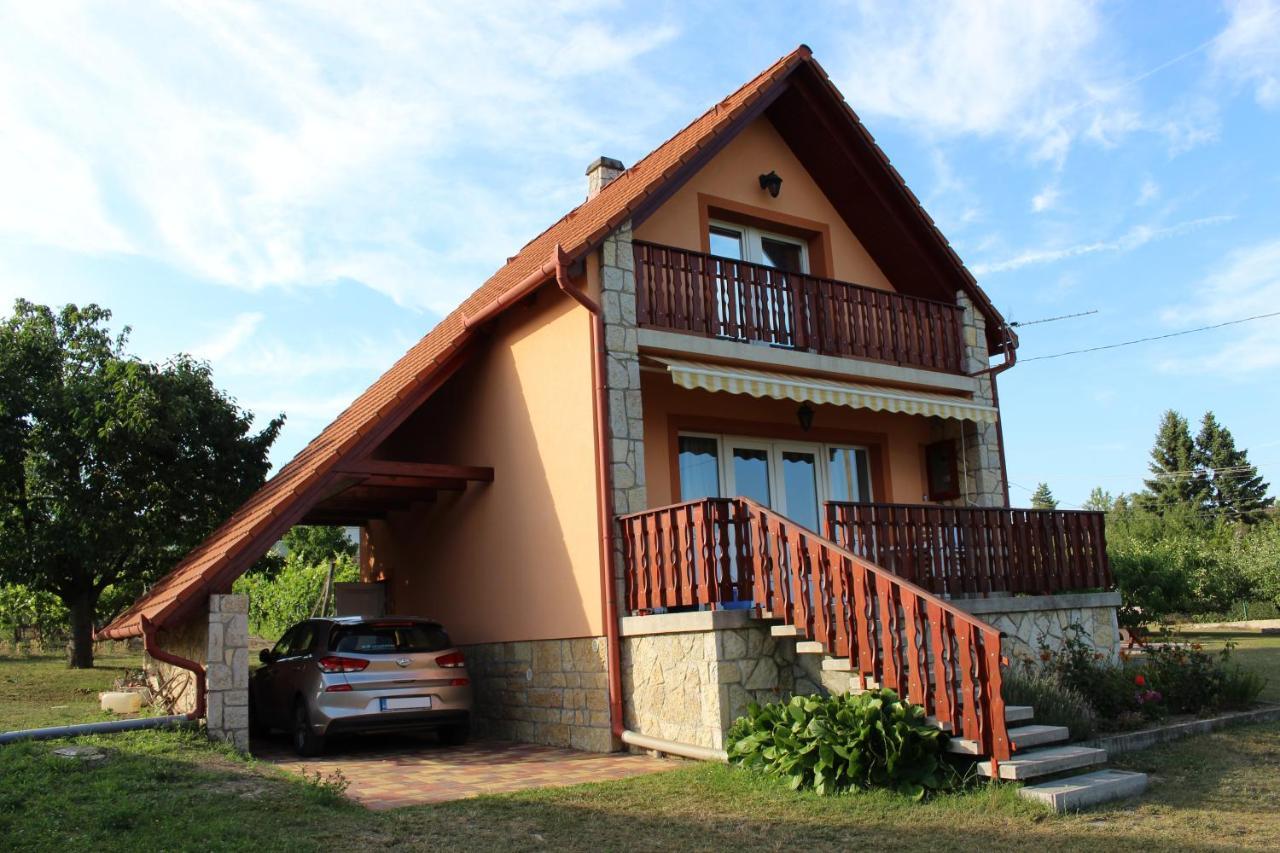 Lizi Apartman Alsoors Bagian luar foto