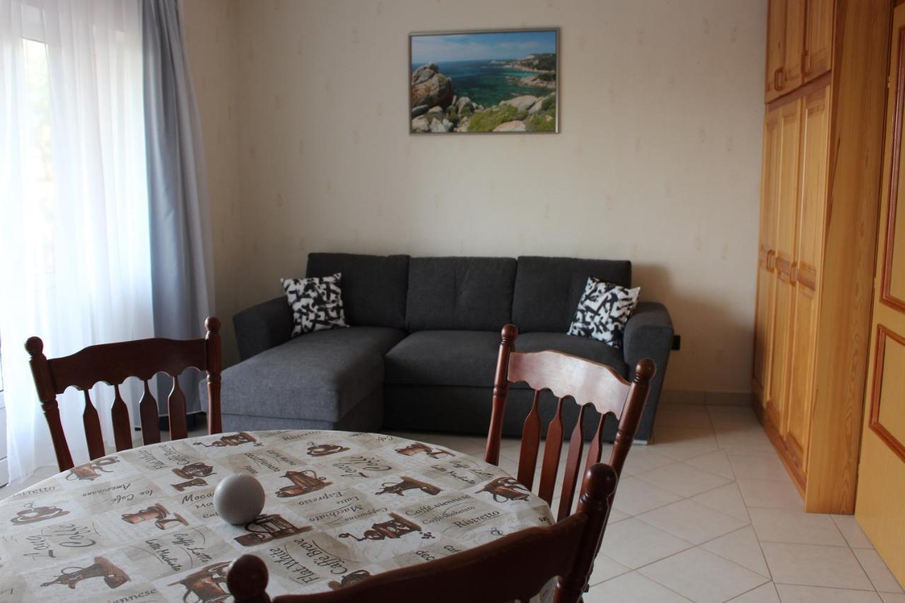Lizi Apartman Alsoors Bagian luar foto