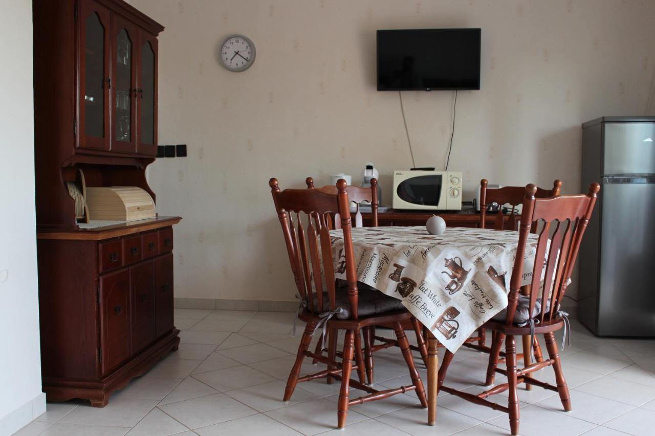 Lizi Apartman Alsoors Bagian luar foto