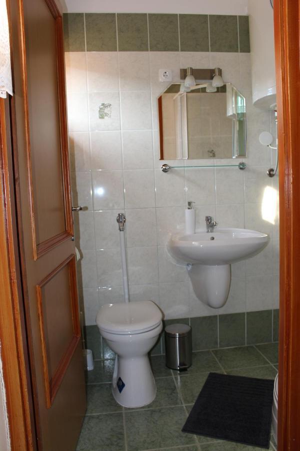 Lizi Apartman Alsoors Bagian luar foto