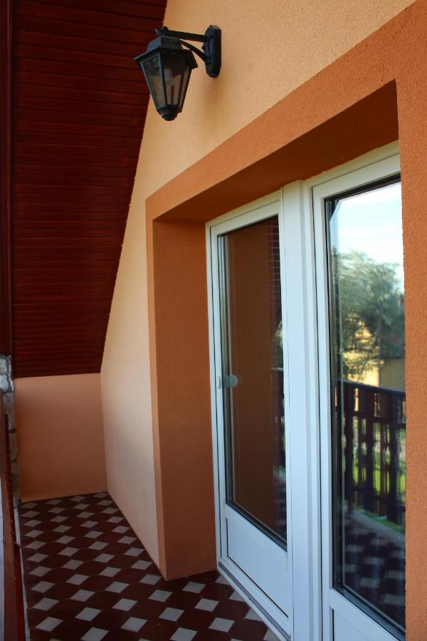 Lizi Apartman Alsoors Bagian luar foto